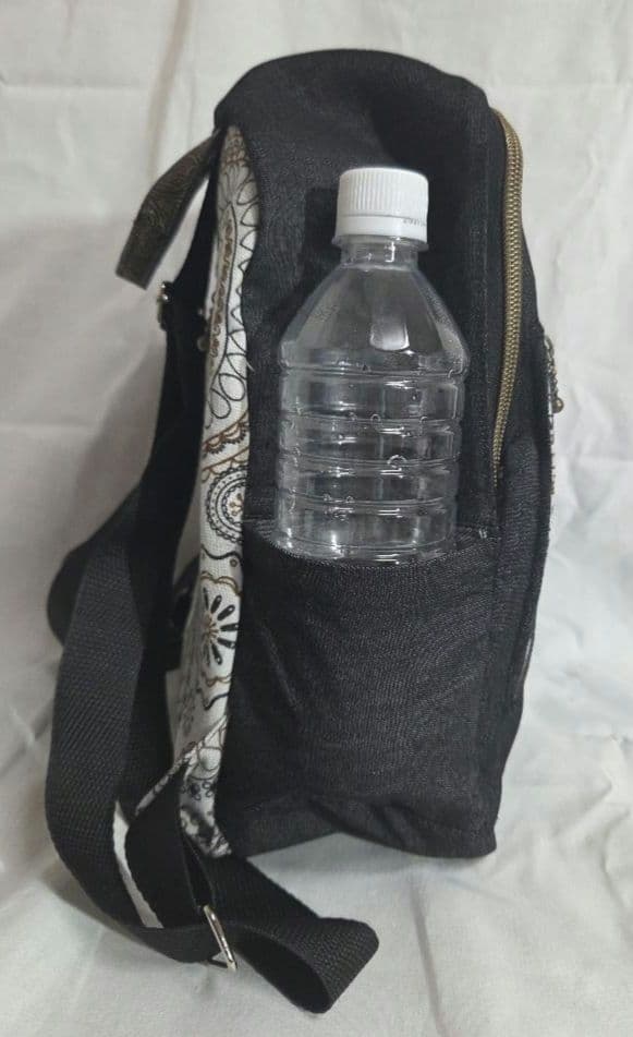 【ハンドメイド】こだわり設計の軽量リュック／手縫い仕上げ／個性派デザイン