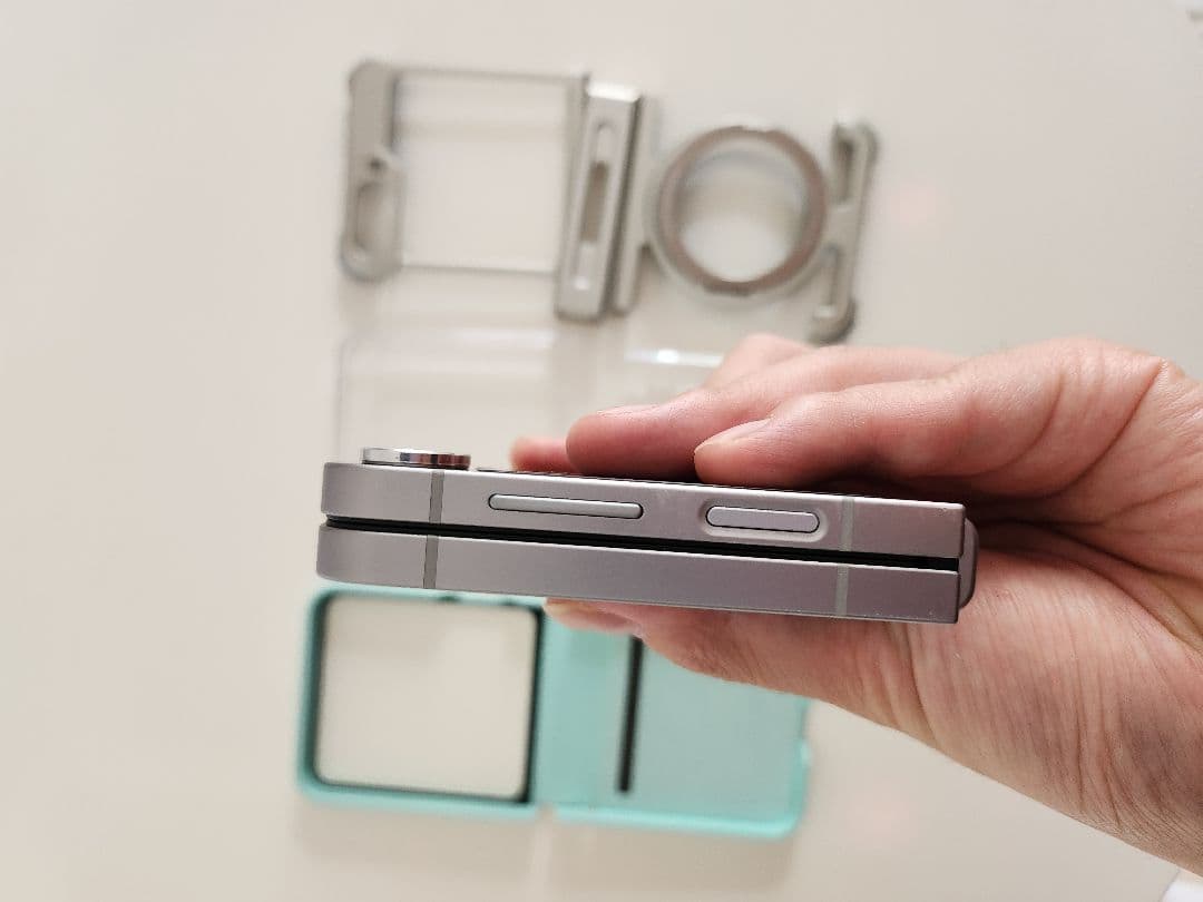 Samsung Galaxy Z Flip6 本体 シルバー 512GB[美品]