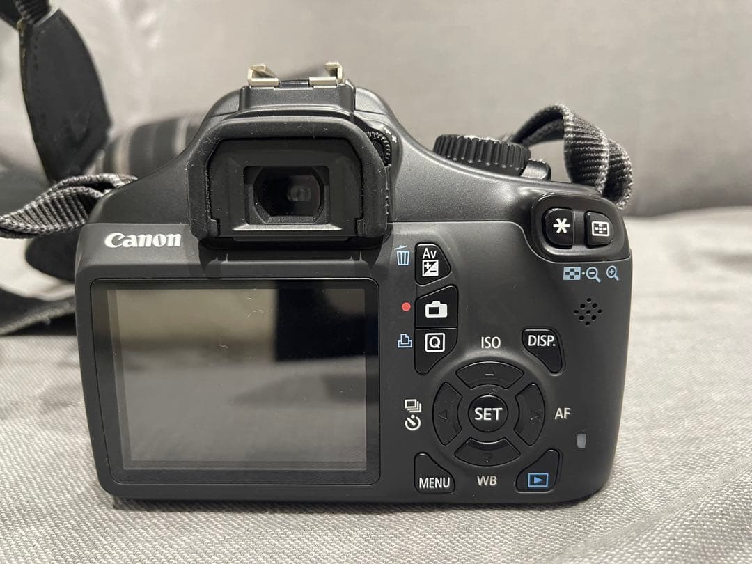 【12月処分】 Canon EOS Kiss X50 デジタル一眼レフカメラ