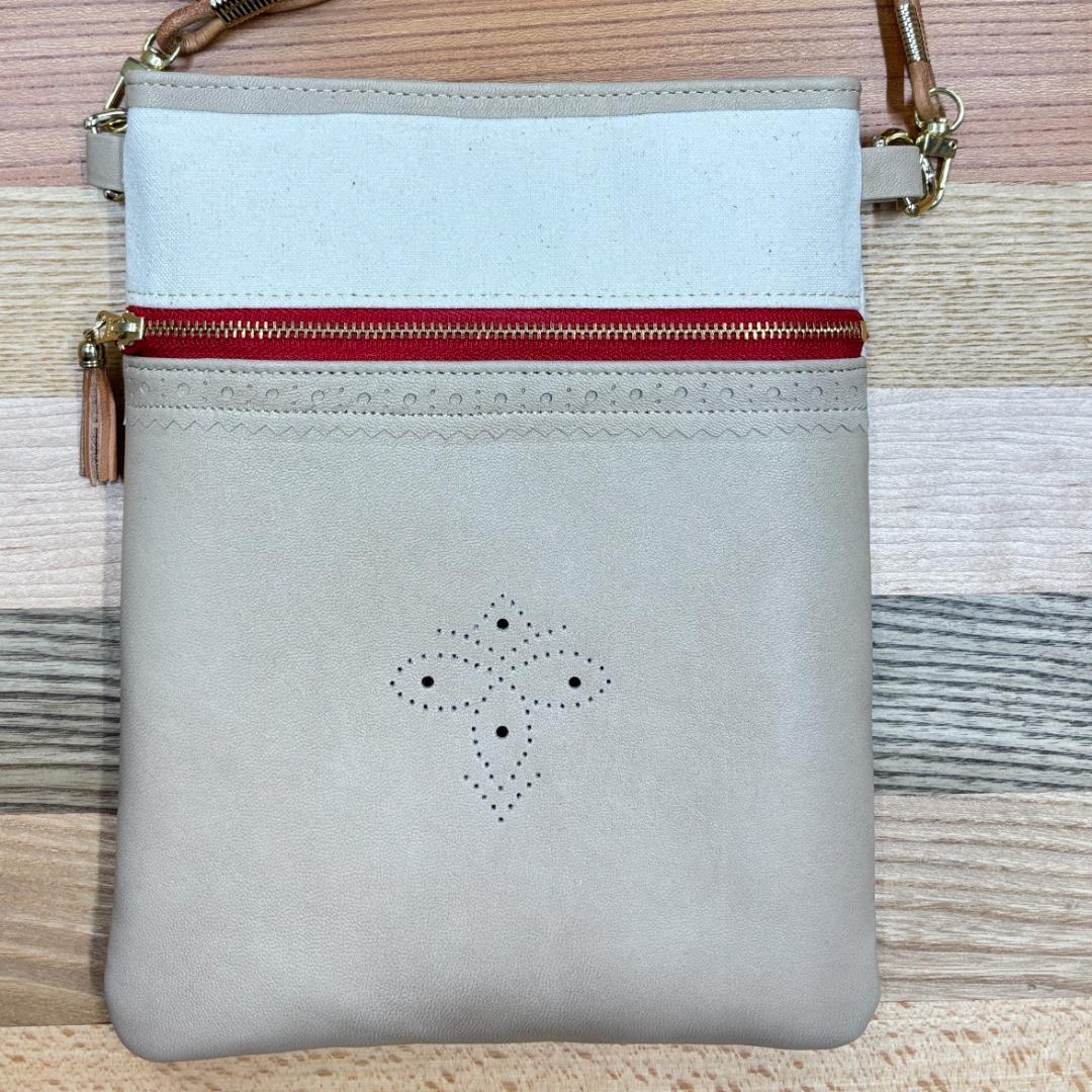 本革×帆布 サコッシュ オフホワイト 蜂柄 金具色ゴールド ショルダーバッグ