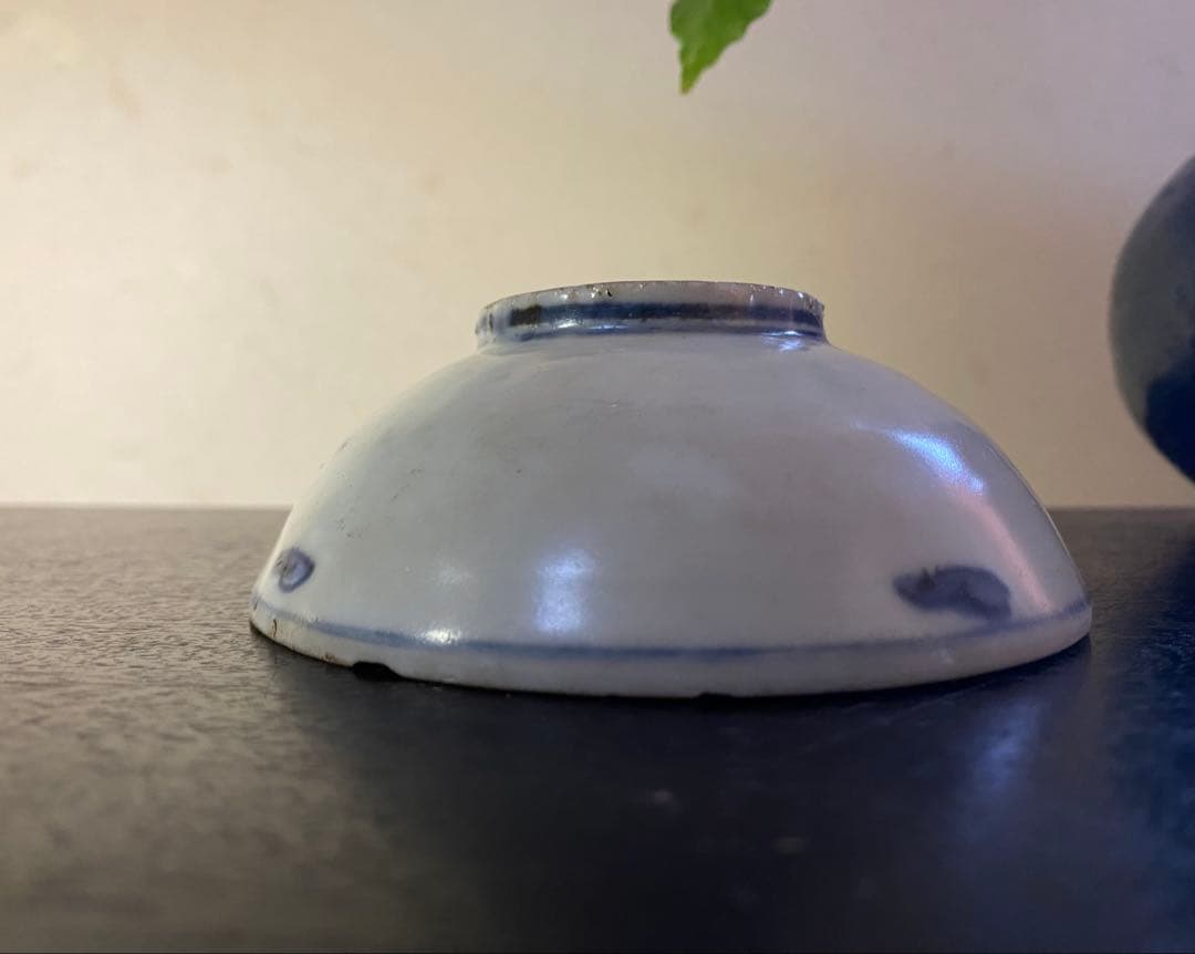 アンティーク・汕頭(スワトウ)・染付宝瓶文•小皿・唐木鑑賞スタンド付・２点セット