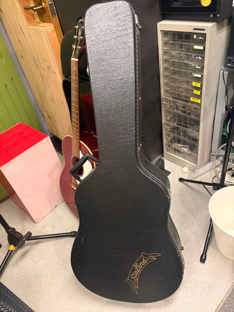 Stafford SAD1000アコースティックギター レッド ハードケース付き