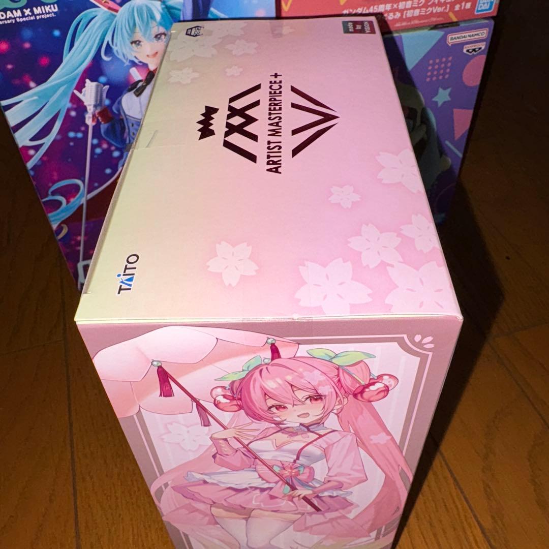 ガンダム45周年 初音ミク、桜ミク