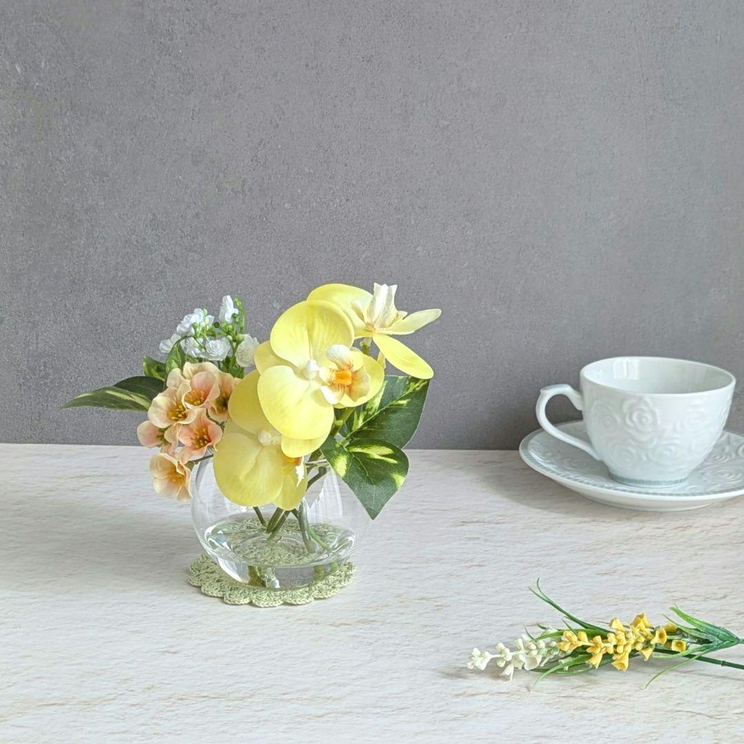 【専用】優雅に咲く【イエロー胡蝶蘭】【淡むらさきのスイトピー】フラワーアレンジ