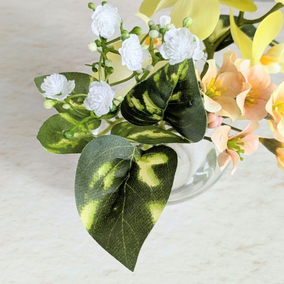 【専用】優雅に咲く【イエロー胡蝶蘭】【淡むらさきのスイトピー】フラワーアレンジ