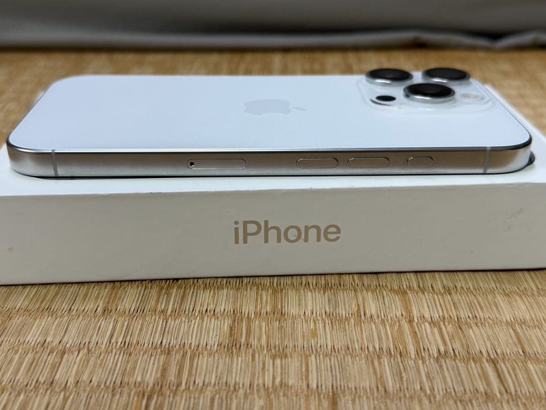 Apple iPhone 16 Pro ホワイトチタニウム　128GB 本体