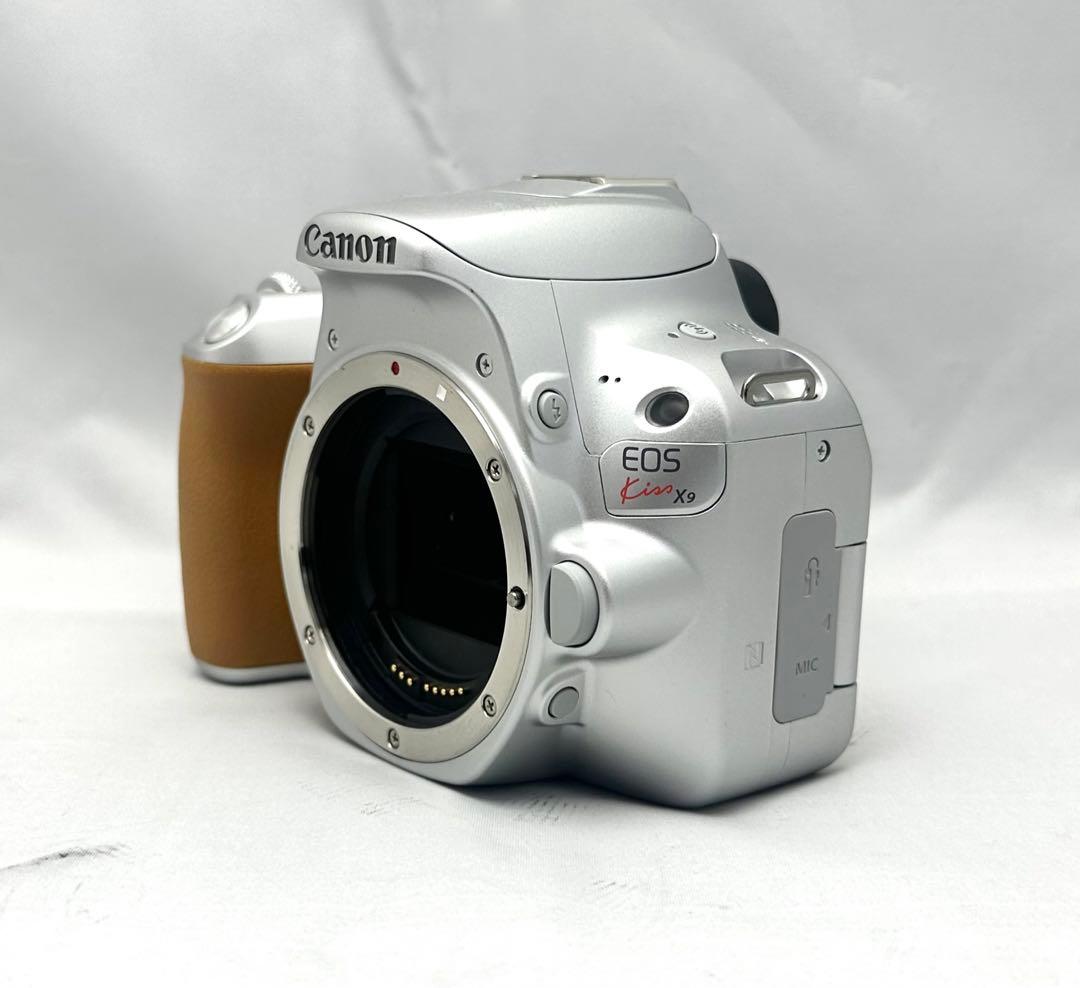 Canon EOS Kiss X9シルバー ダブルズームレンズセット