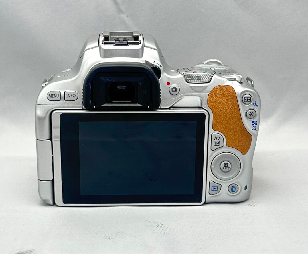 Canon EOS Kiss X9シルバー ダブルズームレンズセット