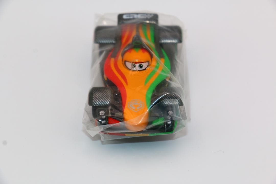 【新品　未使用】トミカ　カーズリップクラッチゴンスキー（カーボンレーサータイプ）