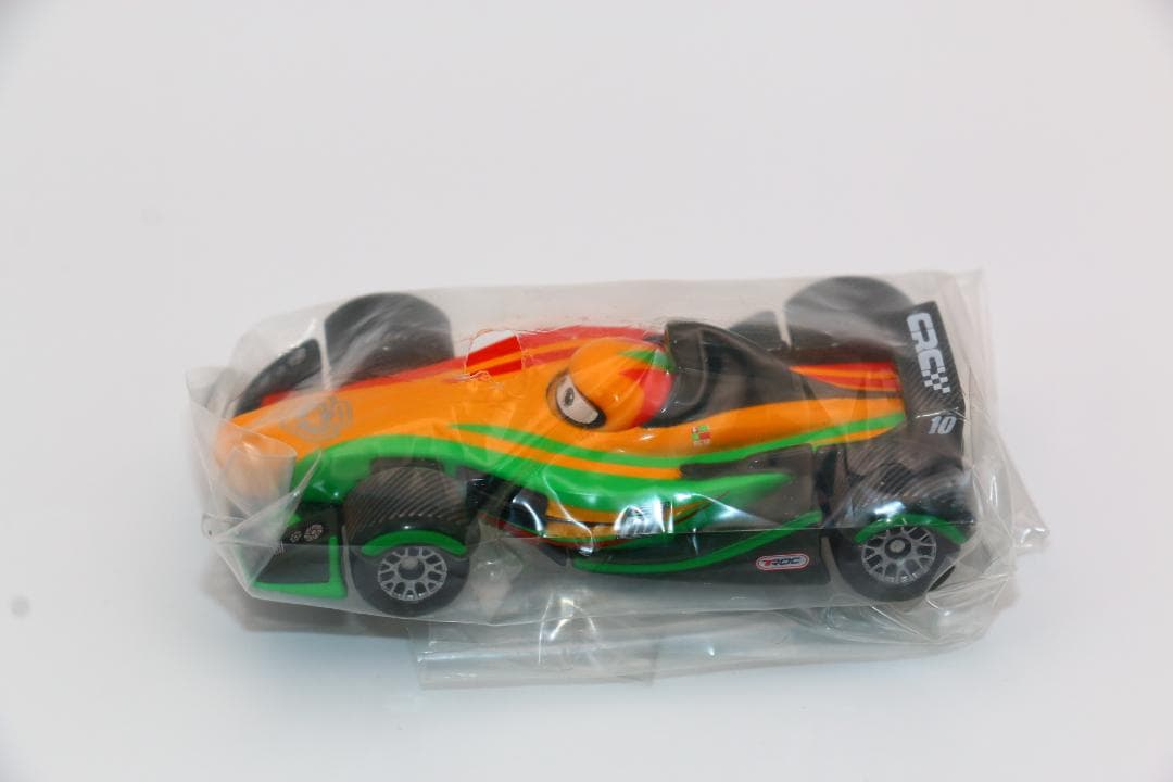 【新品　未使用】トミカ　カーズリップクラッチゴンスキー（カーボンレーサータイプ）