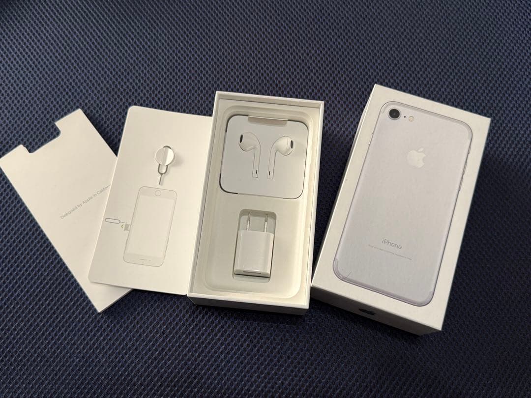 Apple iPhone 7 シルバー128G SIMフリー