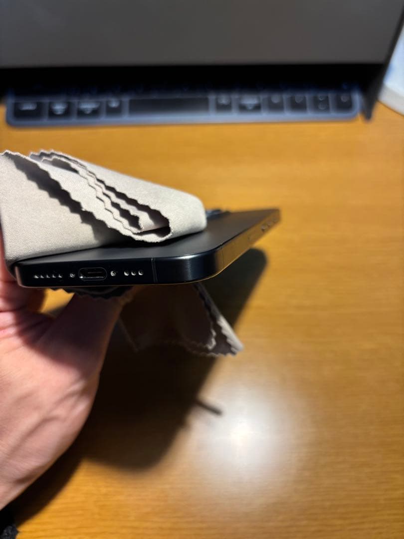 iPhone 15 Pro ブラックチタニウム　128GB