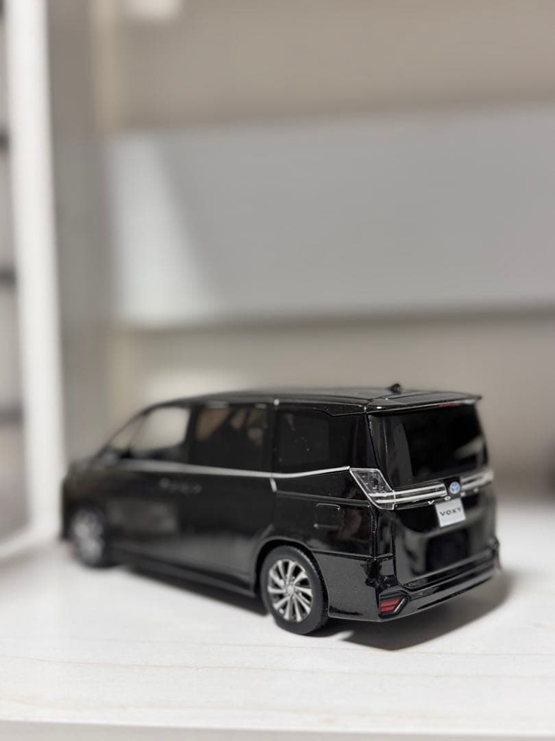 ヴォクシー カラーサンプル ミニカー 1/30