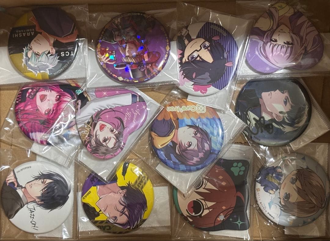 アニメグッズ　ノンジャンル　缶バッジ　120点以上　まとめ売り　大量　60サイズ