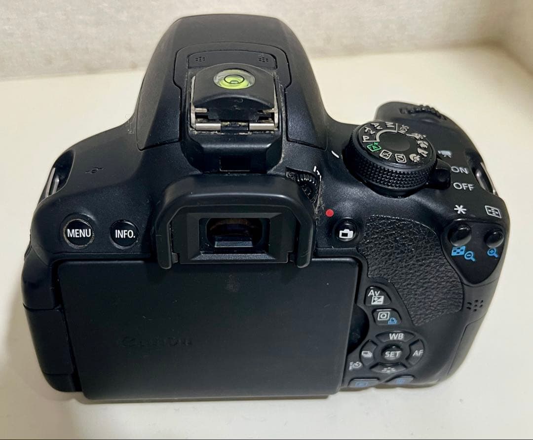 【即発送！】Canon EOS Kiss X7i デジタル一眼レフカメラ