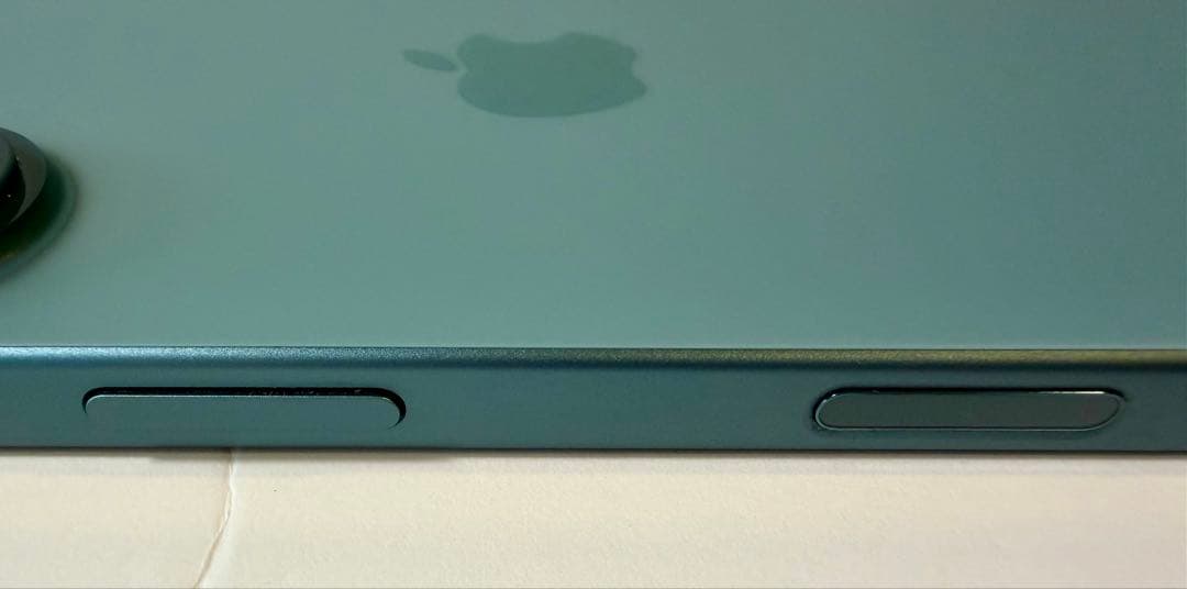 【極美品】iPhone16 128GB SIMフリー バッテリー94%ティール