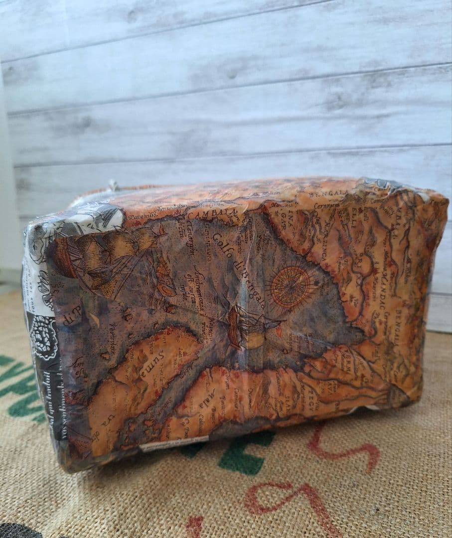 ヴィンテージ地図とニュースペーパーデザインの一閑張り風かごバック