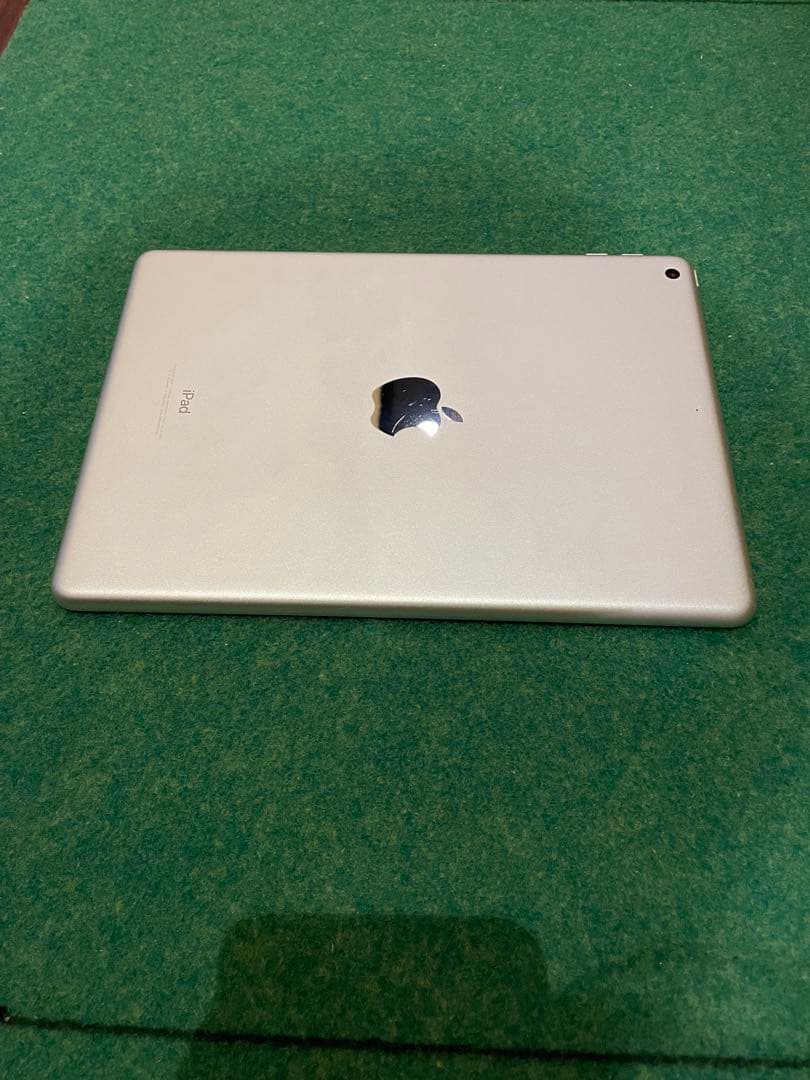 iPad (第6世代) スペースグレー 32GB WiFi ケース付き⑤