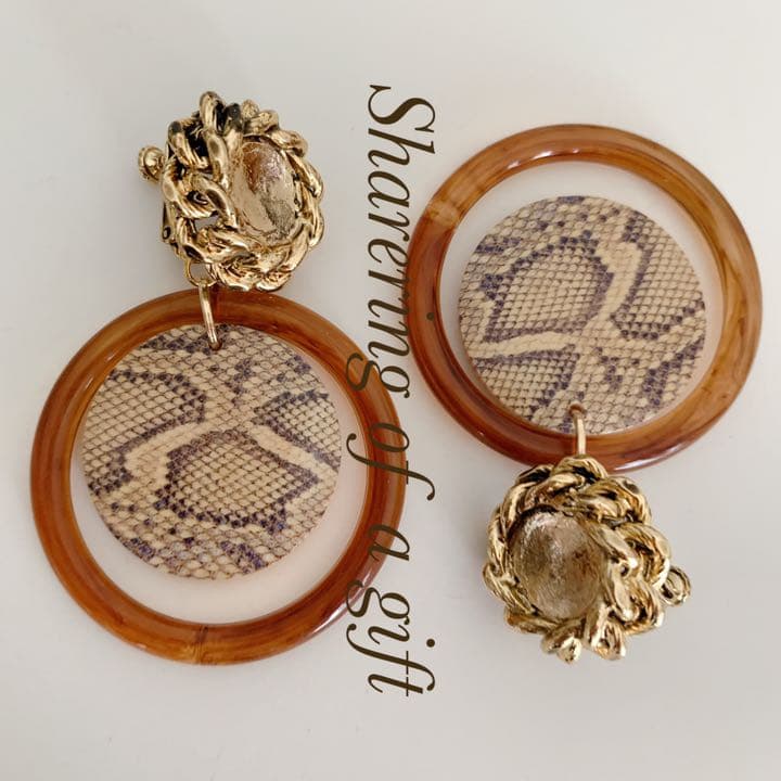 ウッドパイソンの大ぶりヴィンテージイヤリング