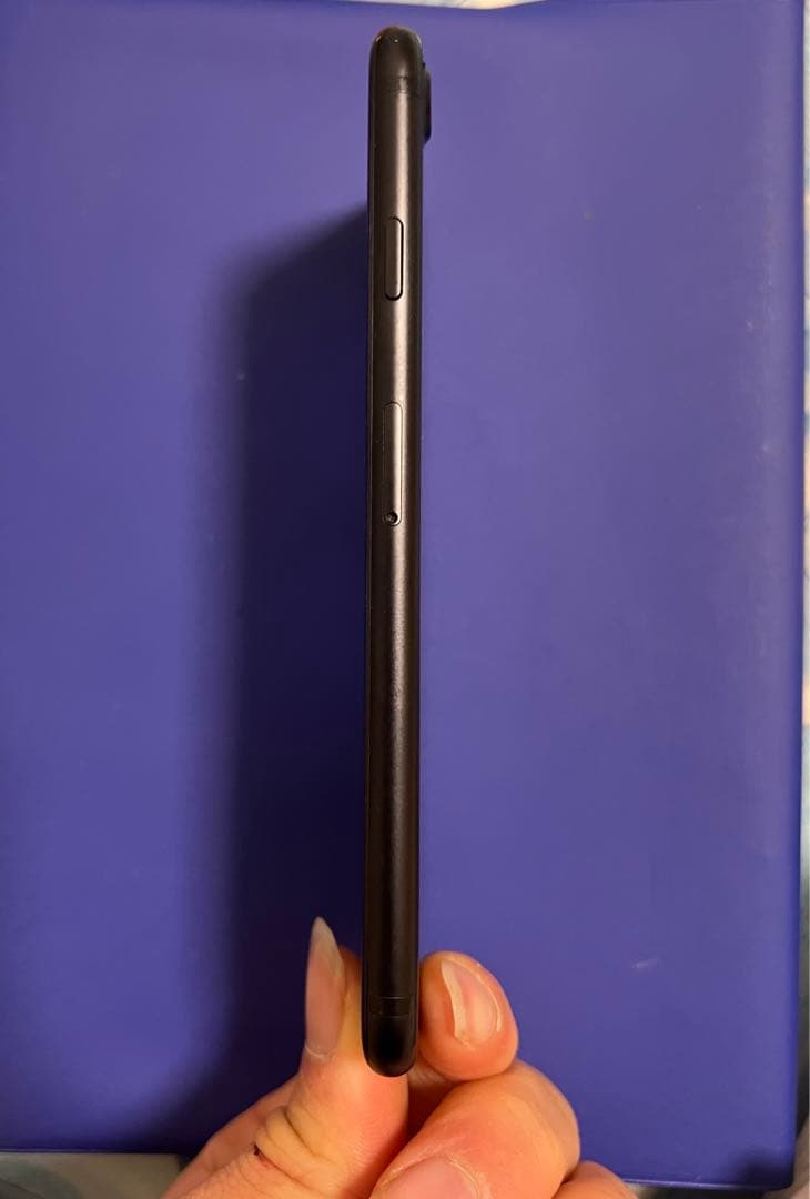 Apple iPhone 7 ブラックバッテリー状態100%