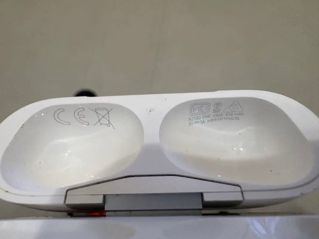 AirPods Pro 第一世代　UAGケース付き