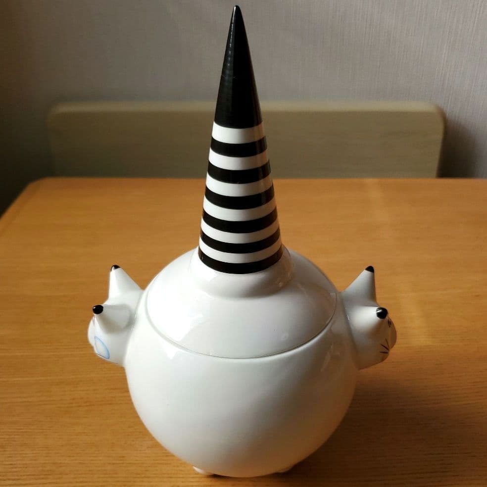 ２匹のネコの置物 美品