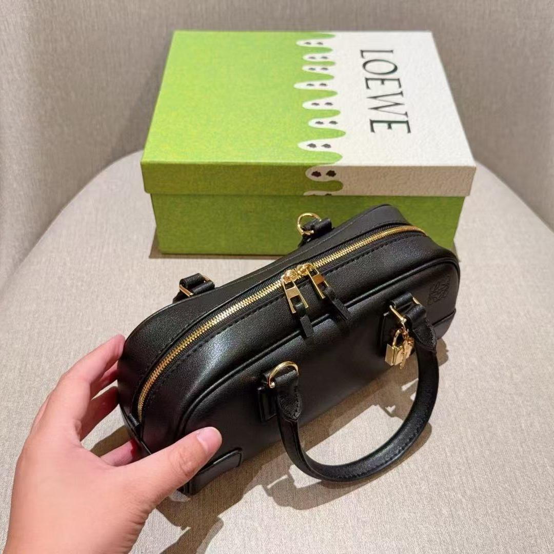 LOEWE Amazona23 ブラック ミニボストンバッグ