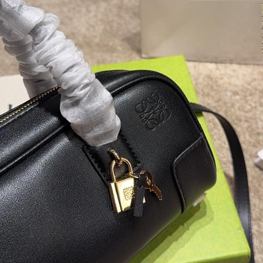 LOEWE Amazona23 ブラック ミニボストンバッグ