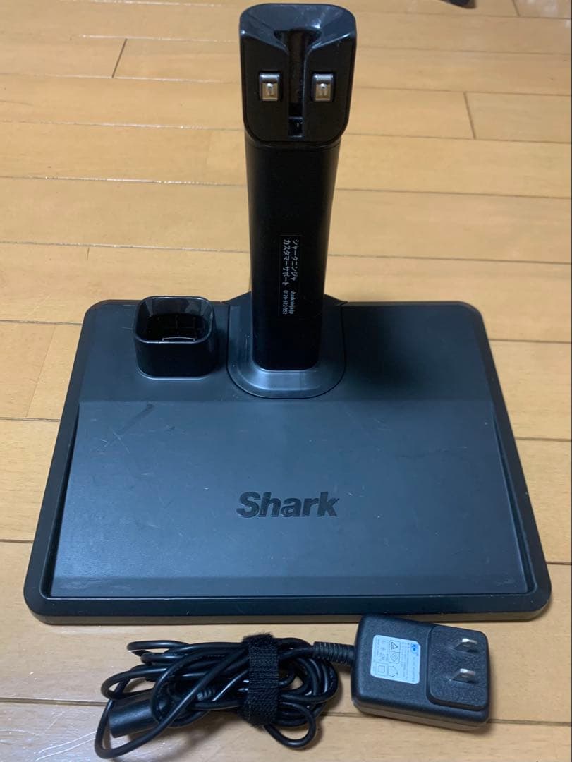 Shark スティッククリーナー LC400JWH