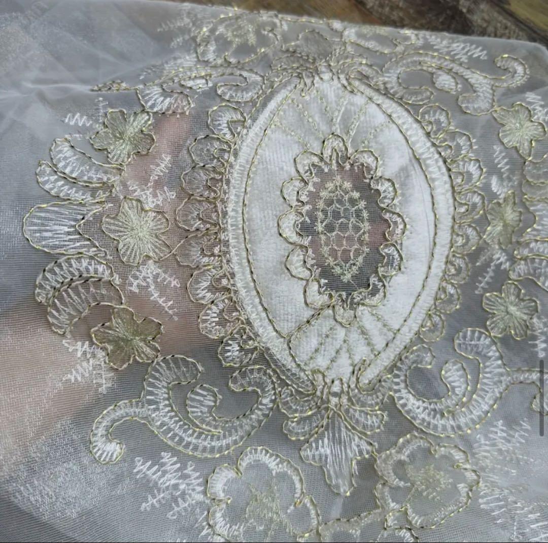ベージュ 刺繍入りレース&カーテン新品未開封未使用