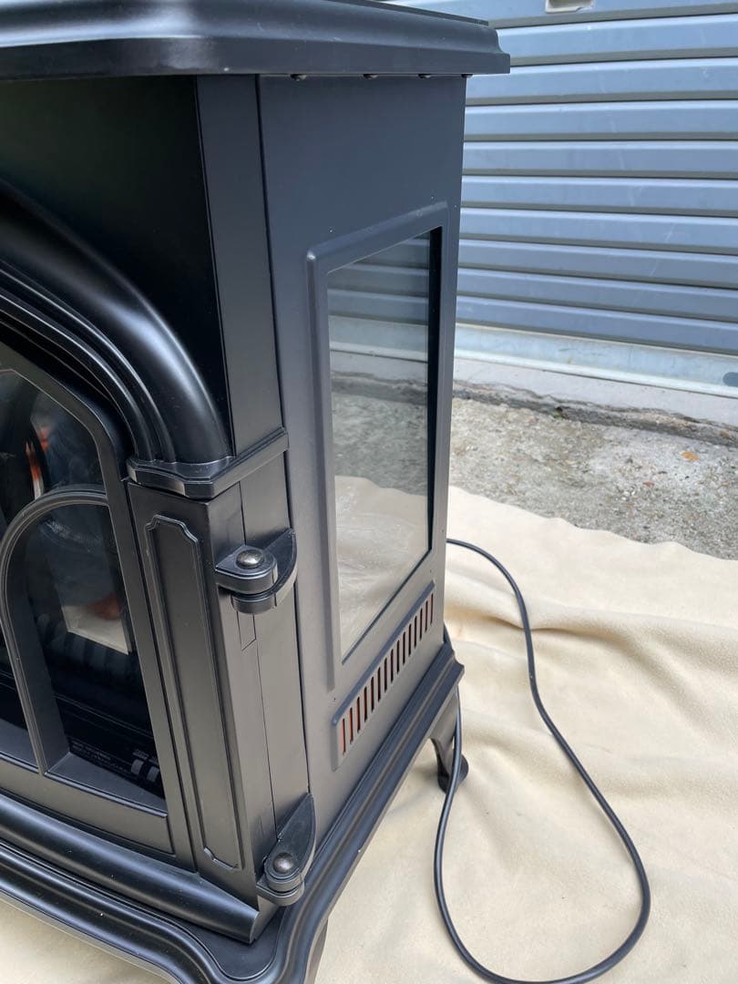 割と綺麗　ニトリ　ワイド暖炉型ファンヒーター　BLT-999B-3