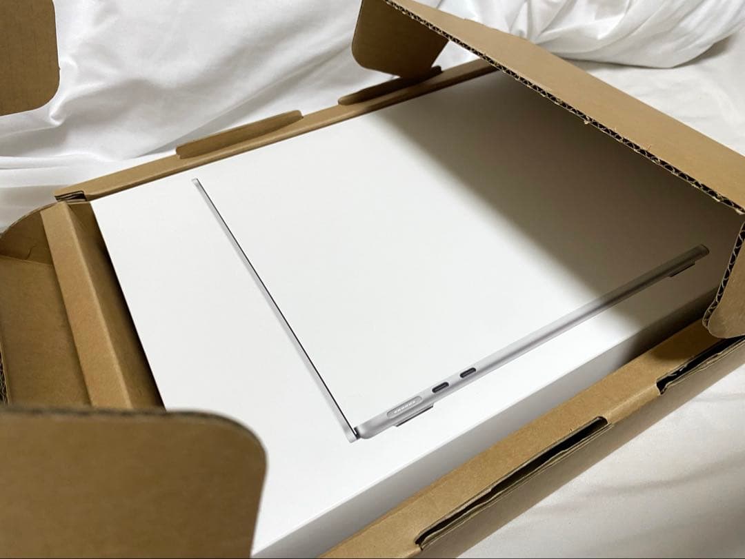 MacBook Air M4チップ 16GB/256GB 13インチ 最新モデル