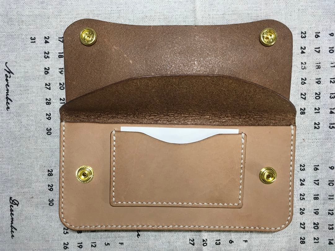 トラッカーズ風ロングウォレット(グレージングヌメ生成り×白)