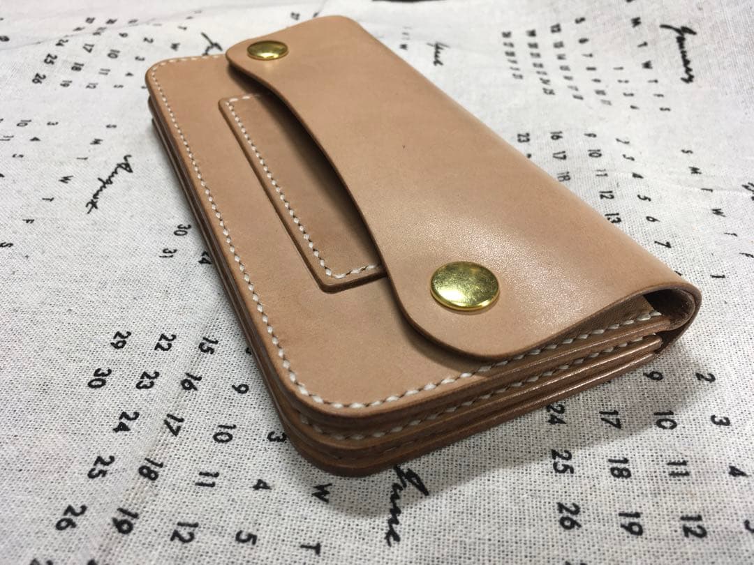 トラッカーズ風ロングウォレット(グレージングヌメ生成り×白)