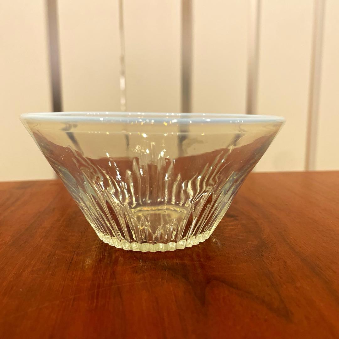 【レトロガラス・アンティーク】乳白色のぼかしの入った古いガラス製の氷カップ　5脚