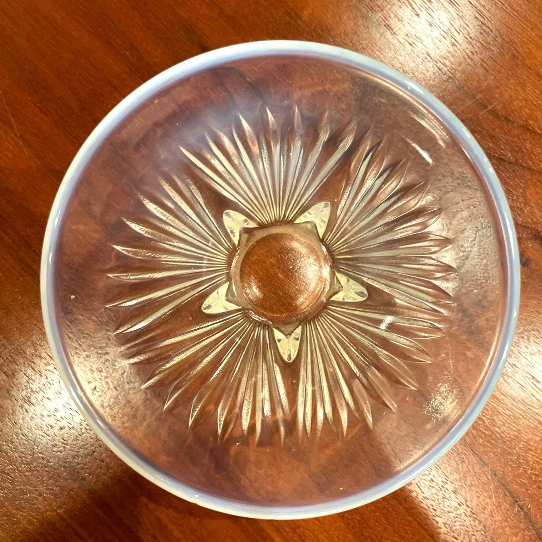 【レトロガラス・アンティーク】乳白色のぼかしの入った古いガラス製の氷カップ　5脚