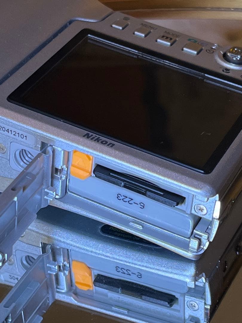 ニコン COOLPIX S10 VR 美品 10倍ズーム スイバル式