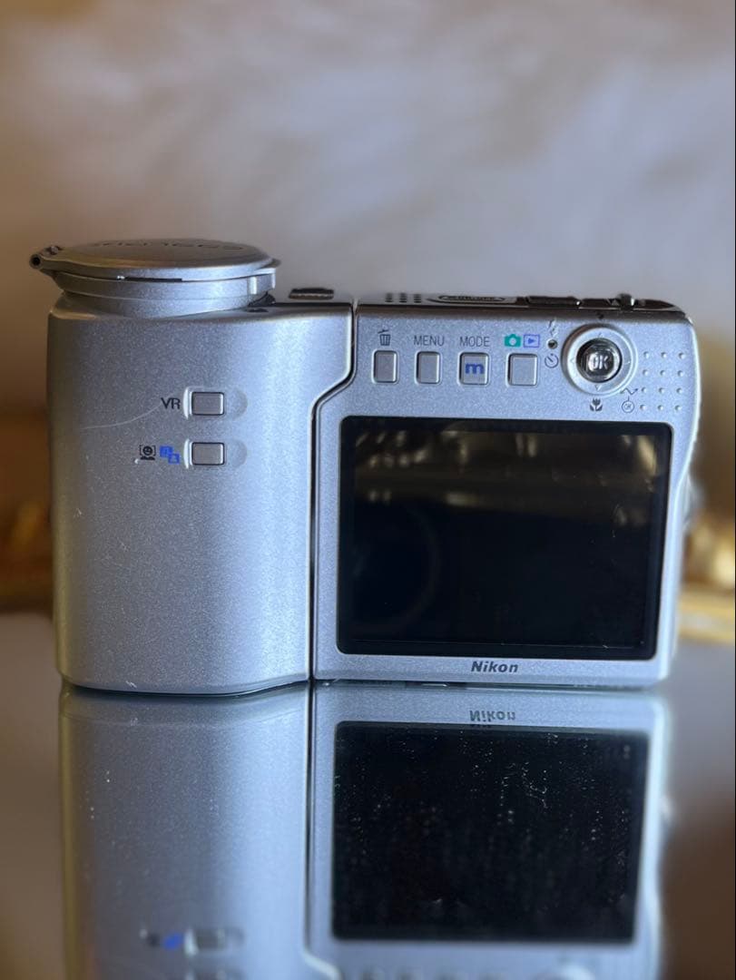 ニコン COOLPIX S10 VR 美品 10倍ズーム スイバル式