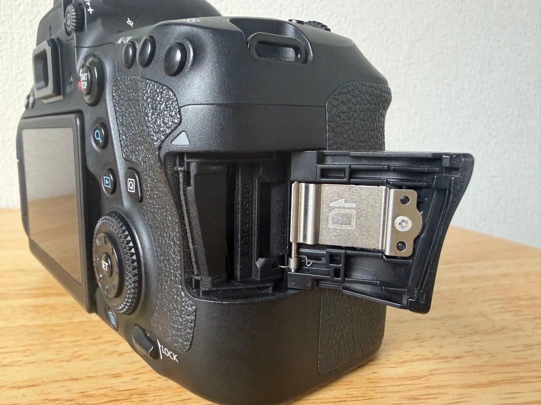 Canon EOS 6D Mark II 本体+ 50mm F1.8単焦点レンズ