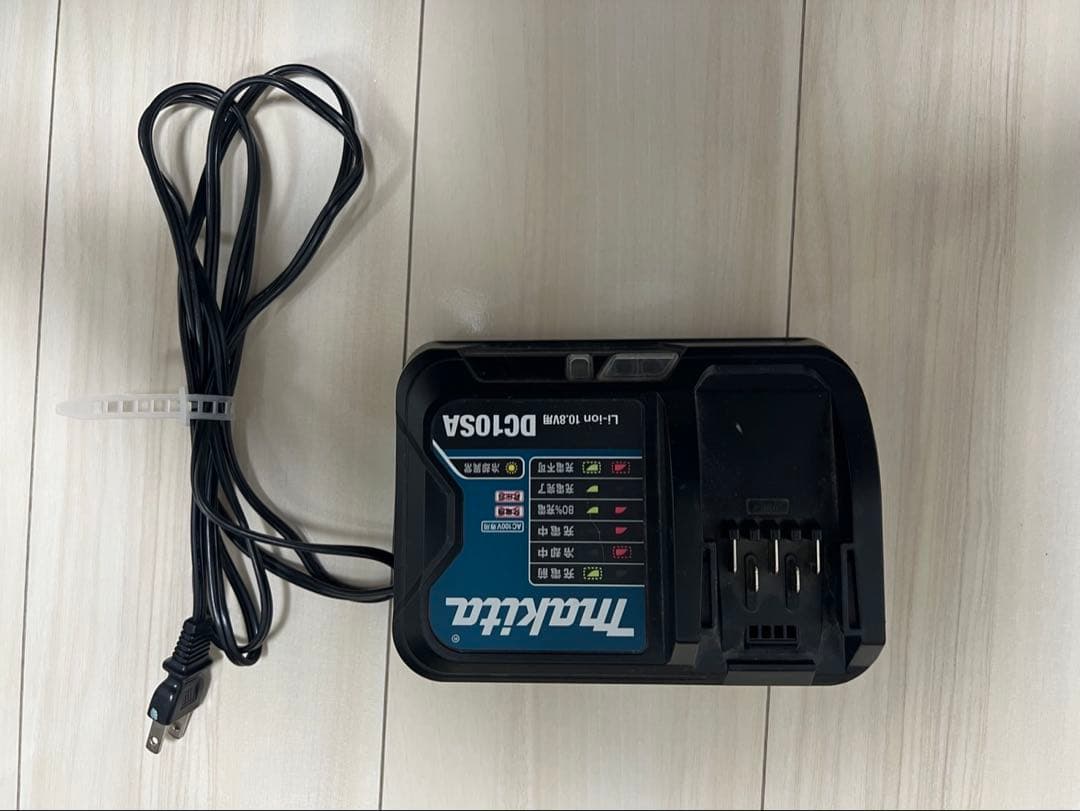 Makita スティッククリーナー 本体 充電器付き