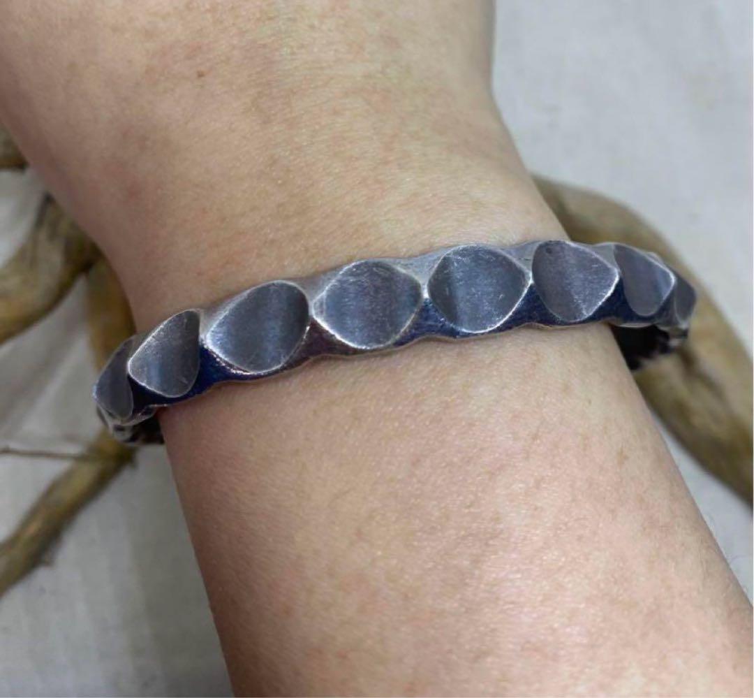 カレンシルバーバングル叩き打ち手仕事　槌目　高純度手首腕輪ワイド19ホKaren