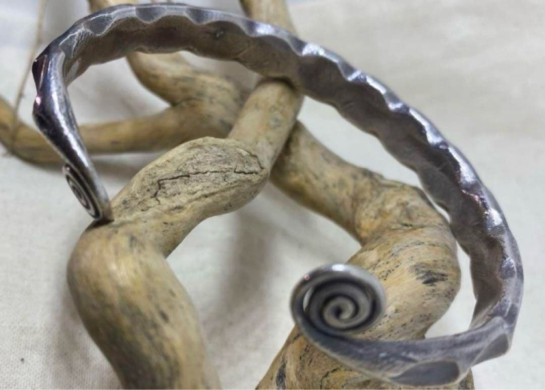 カレンシルバーバングル叩き打ち手仕事　槌目　高純度手首腕輪ワイド19ホKaren