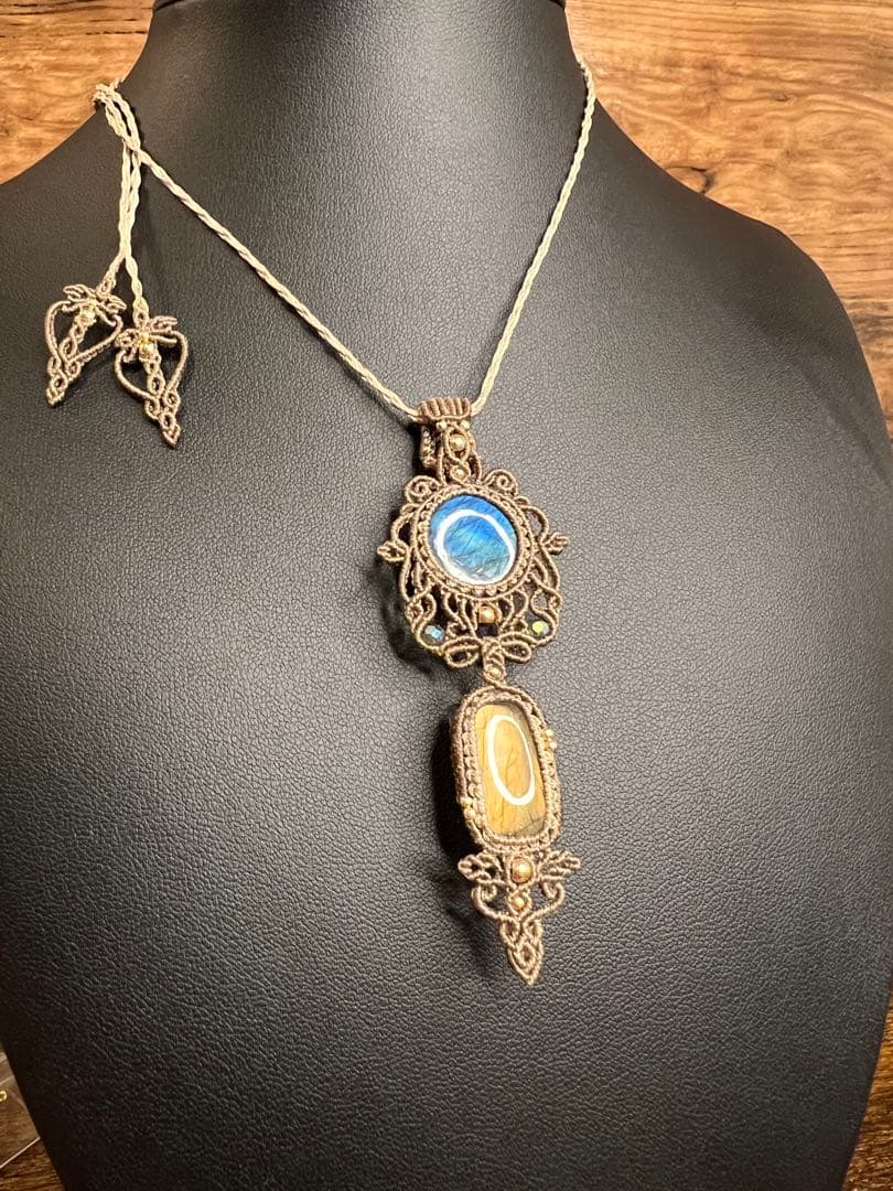 ブルー × ゴールドシラー ラブラドライト マクラメジュエリー｜天然石ネックレス