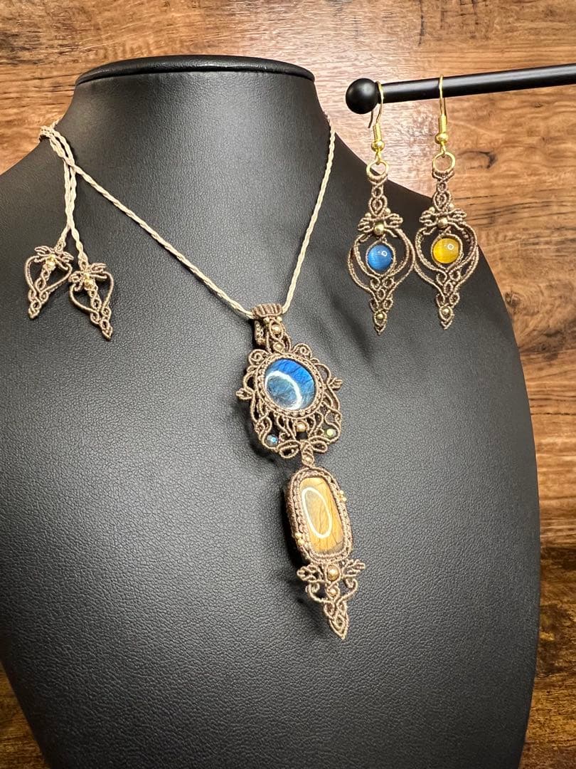 ブルー × ゴールドシラー ラブラドライト マクラメジュエリー｜天然石ネックレス