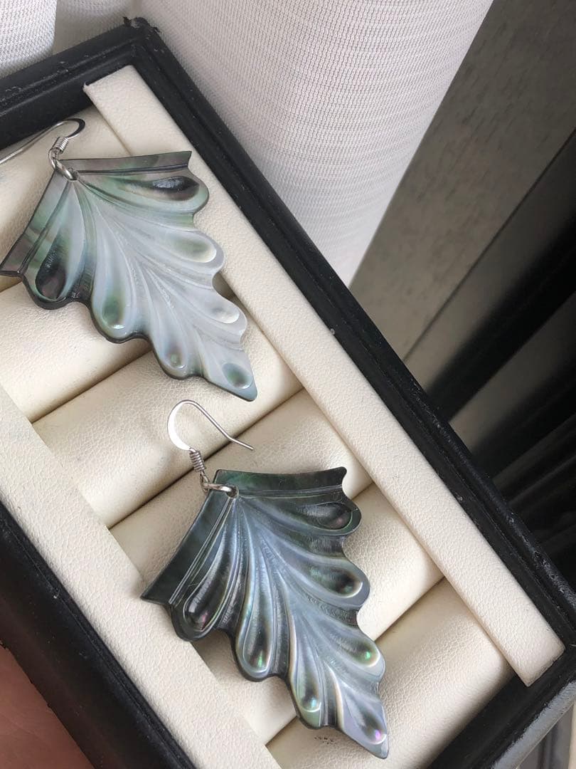 黒蝶貝　彫刻ピアス