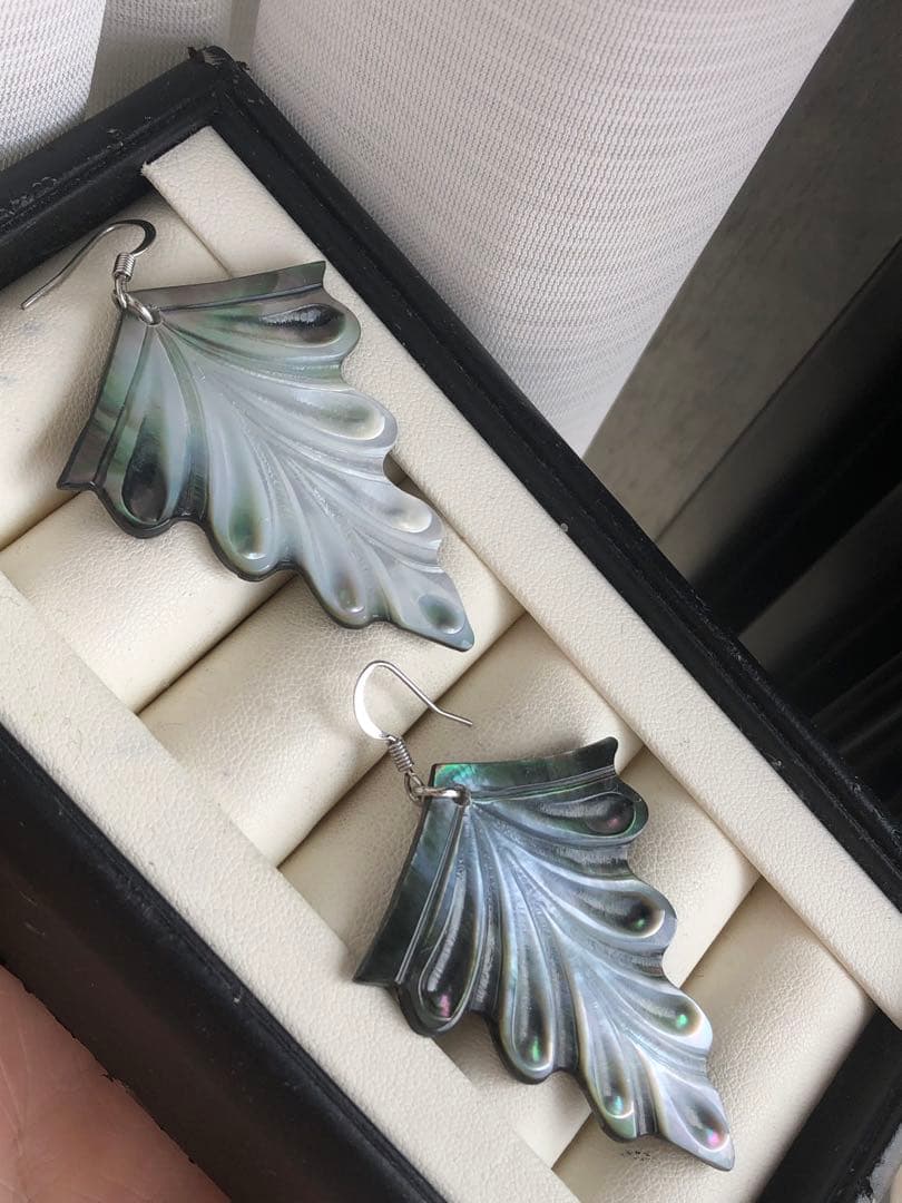 黒蝶貝　彫刻ピアス