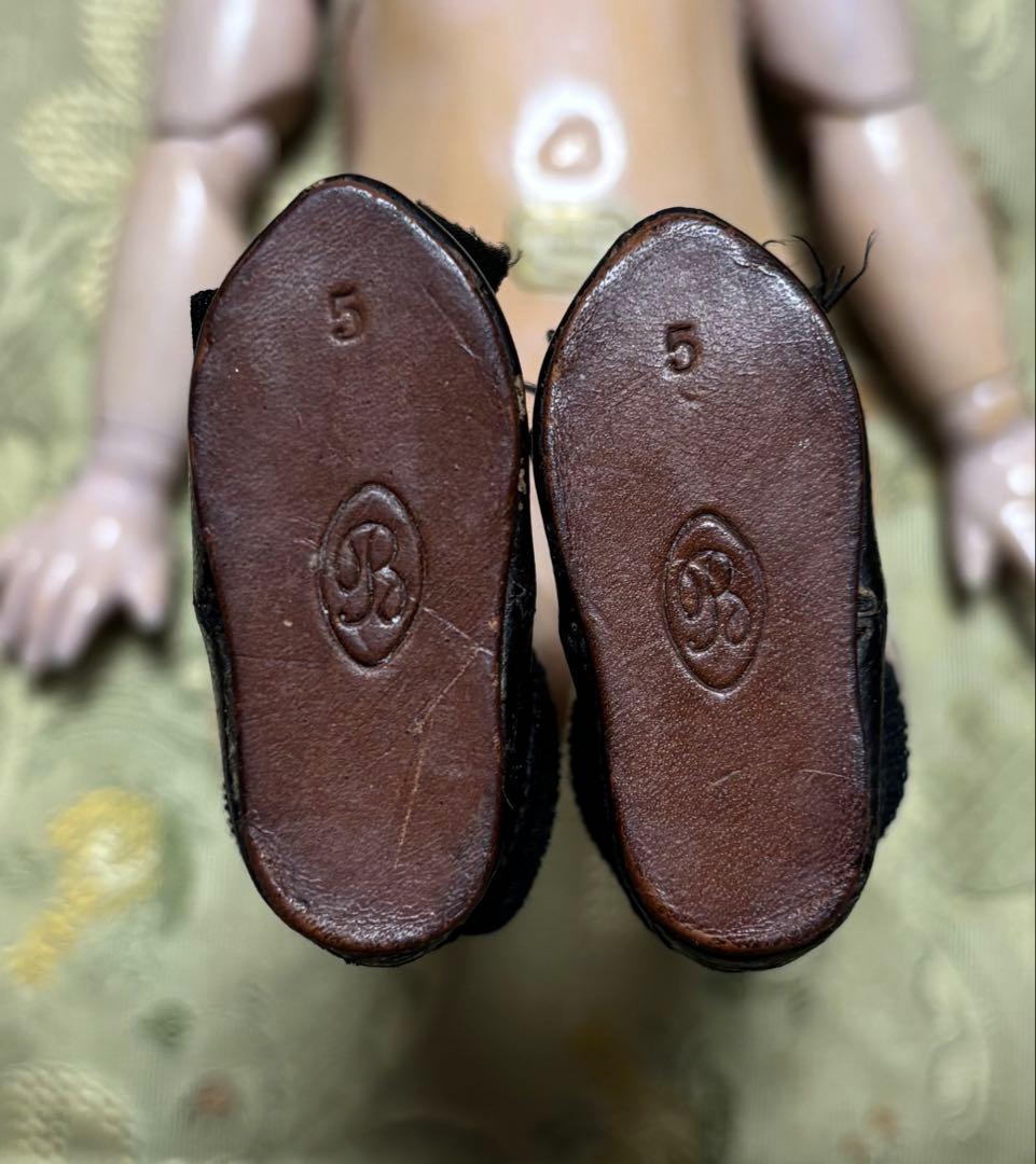 セール中　アンティークビスクドール用シューズ　ブリュシューズ　革製　ソックス付き