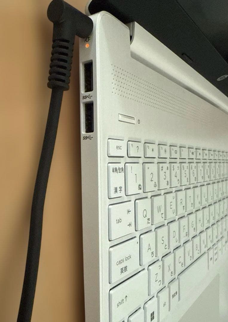 HP Laptop 15s-eq1xxx ノートパソコン　ホワイト