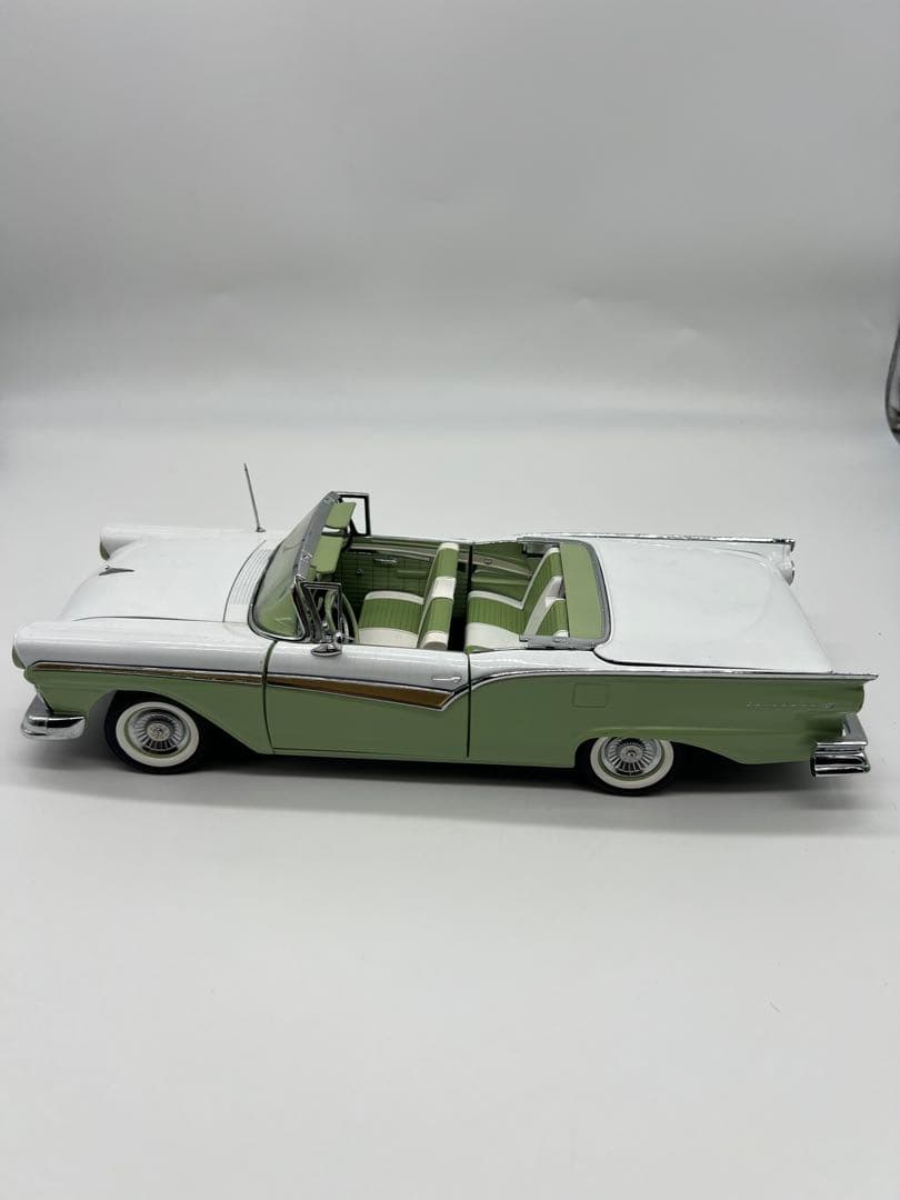 No5ミニカー1/18箱ありSun Star Ford 57 Sky liner