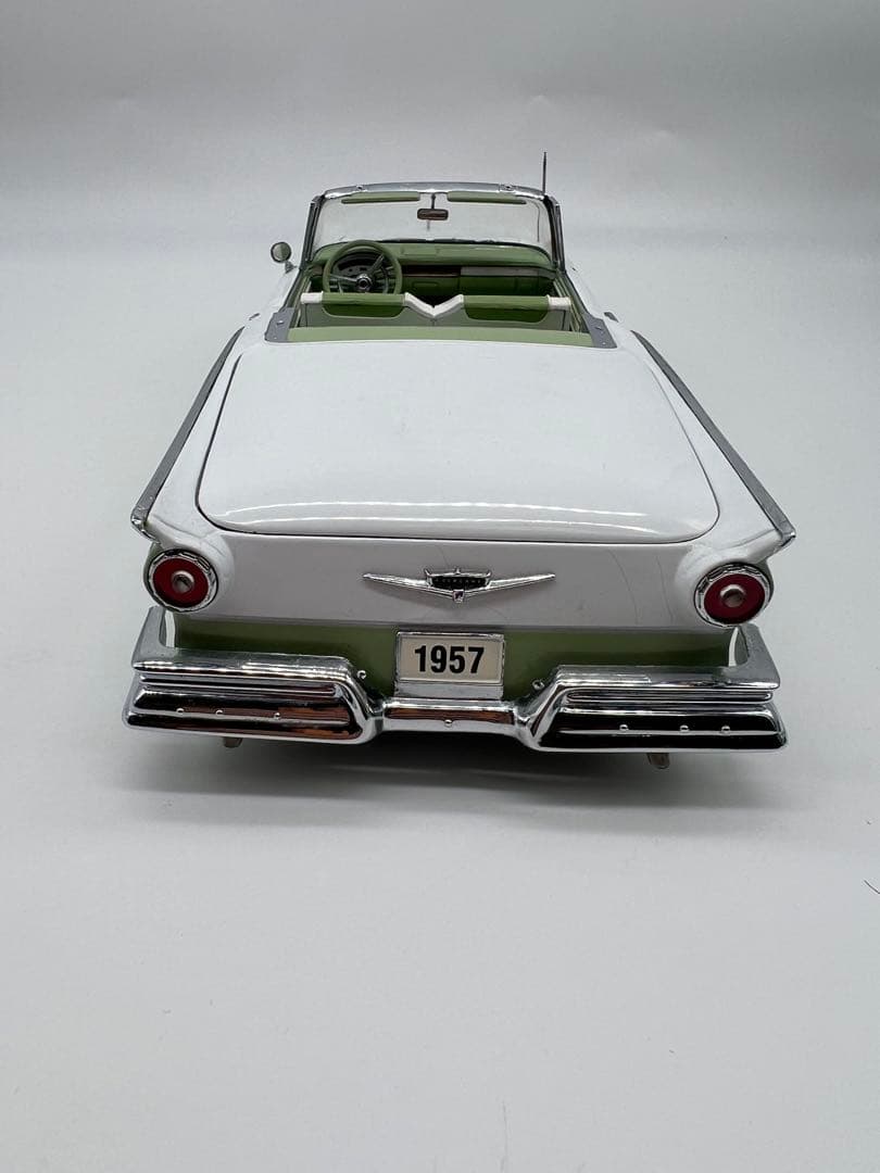No5ミニカー1/18箱ありSun Star Ford 57 Sky liner